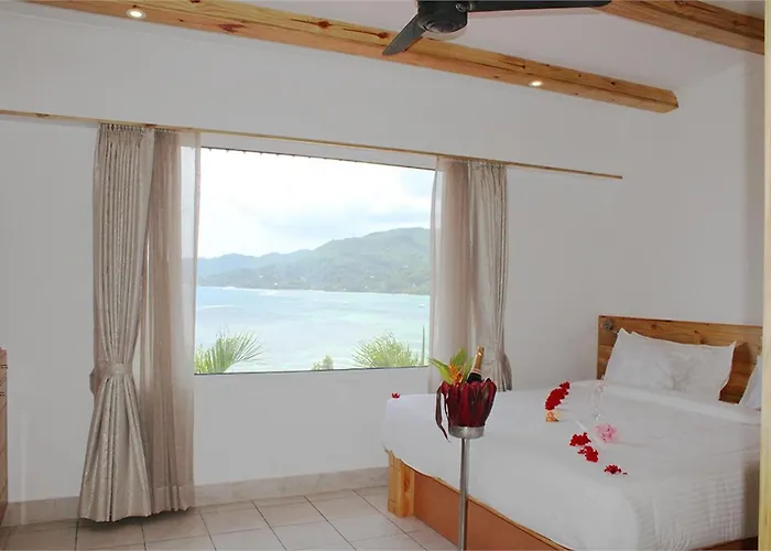 Le Relax And Restaurant Hotel Anse Royale